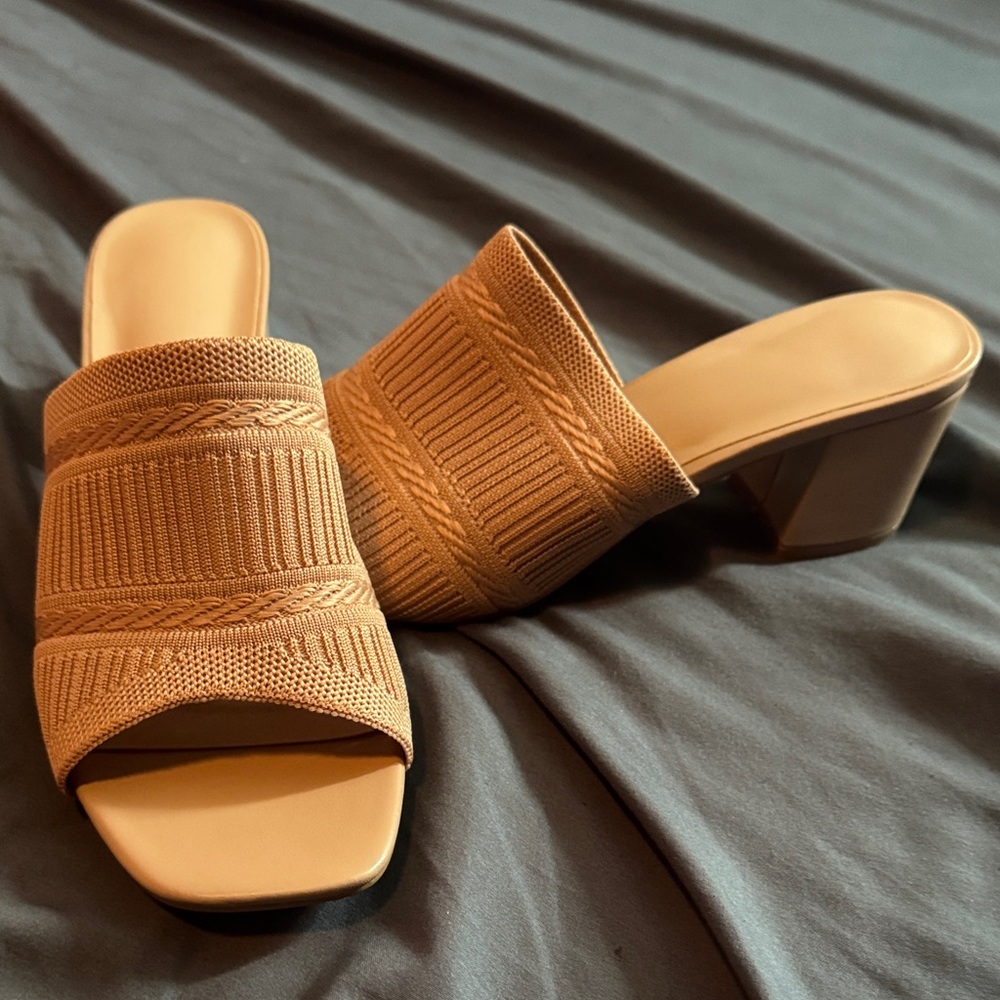 SHEIN Tan Textured Heeled Mules
